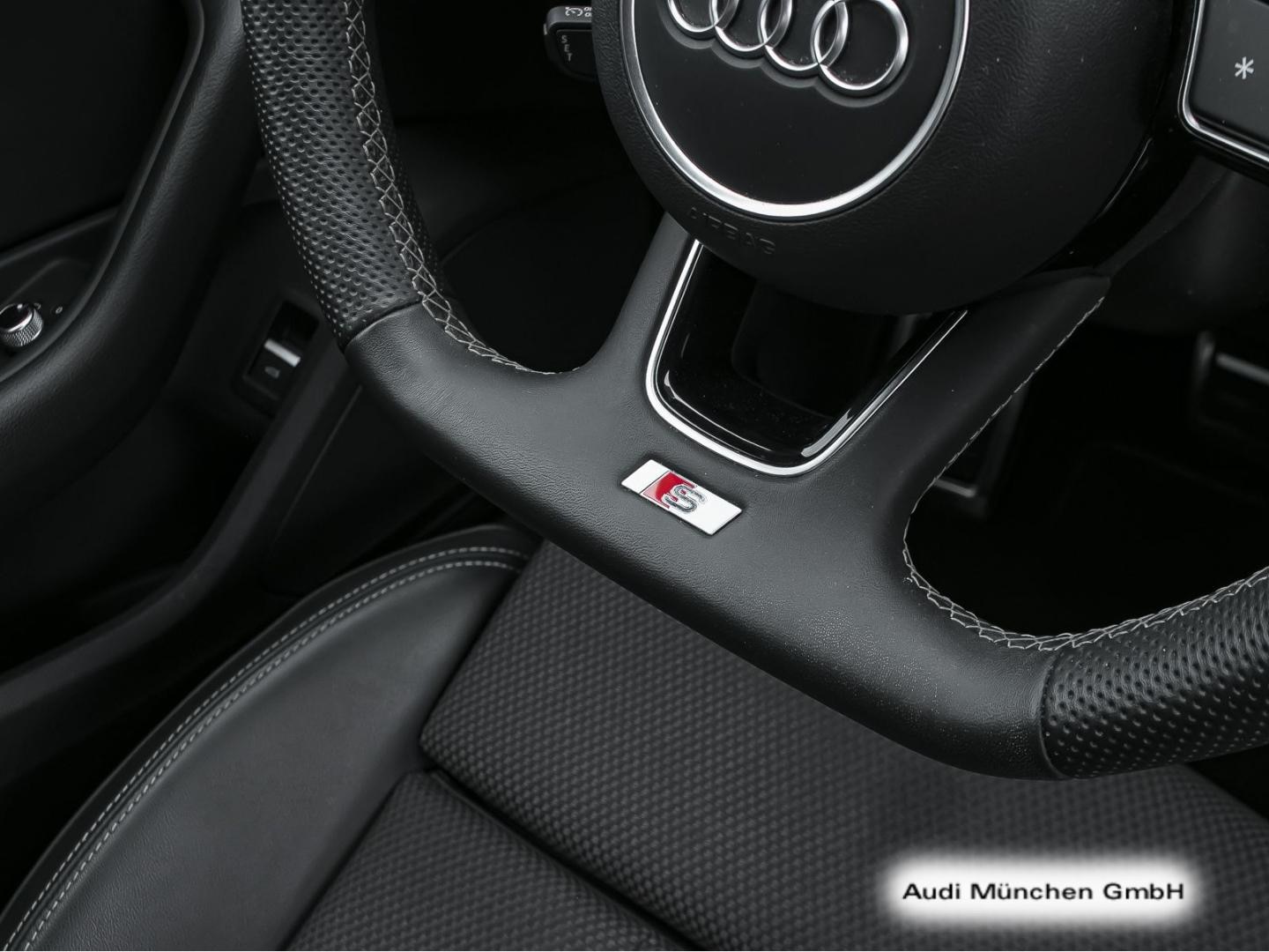 Bild über Audi A4 Avant S line 40 TFSI quattro S tronic - für weitere Informationen kontaktieren Sie den Audi Partner