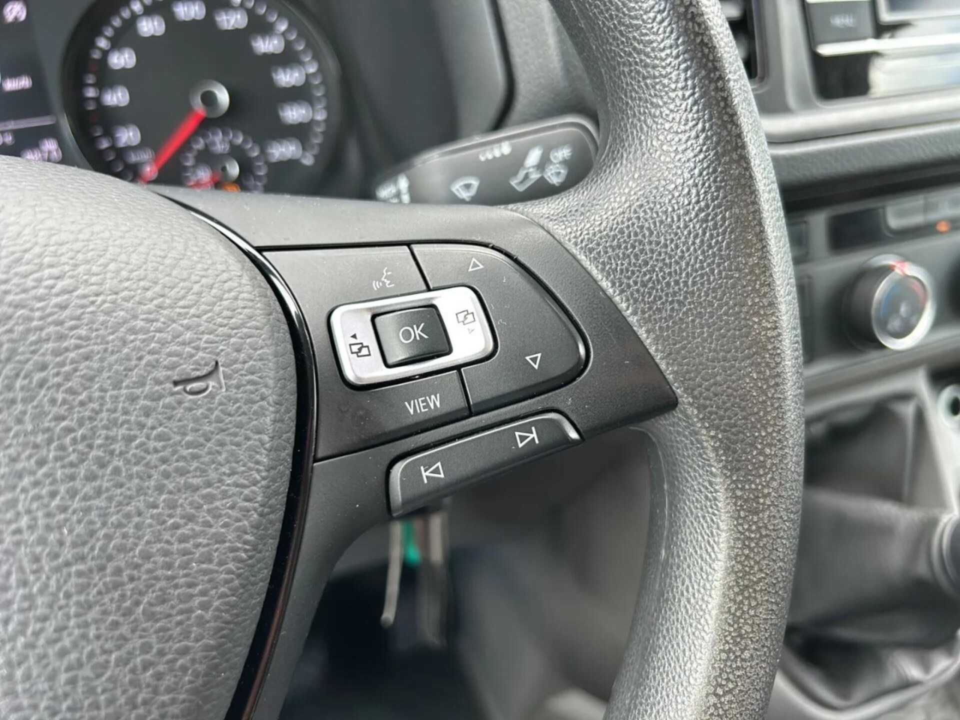 Volkswagen Crafter Furgon średni rozstaw osi