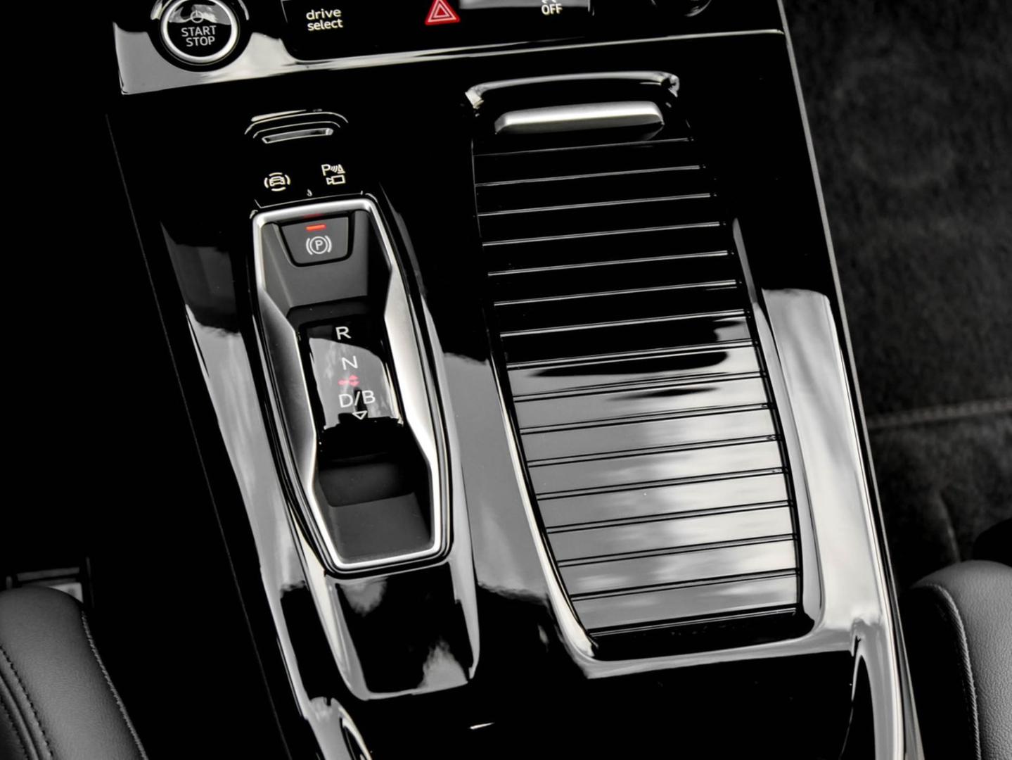 Image about Audi Q6 SUV e-tron e-tron quattro