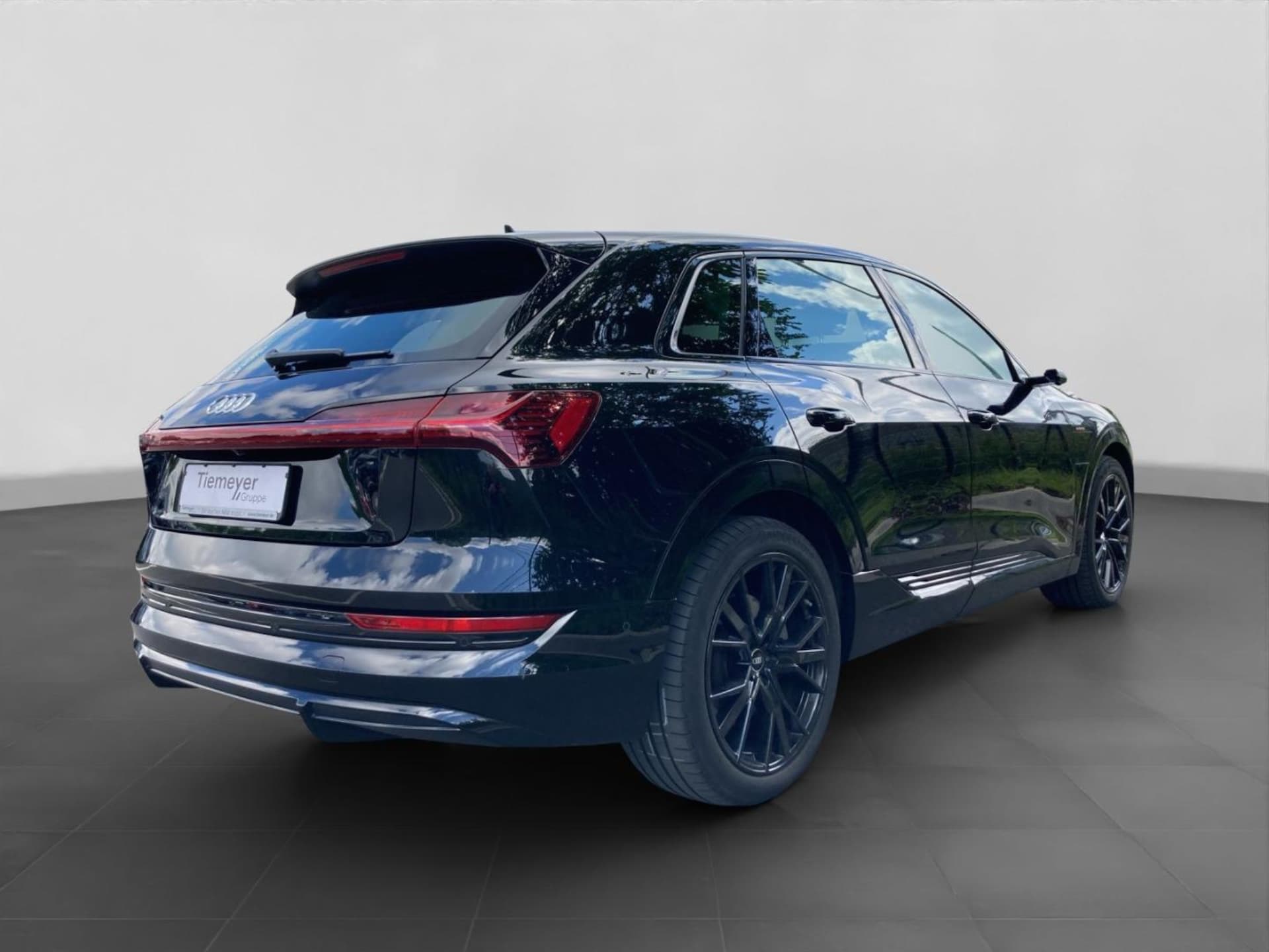 Audi e-tron S line