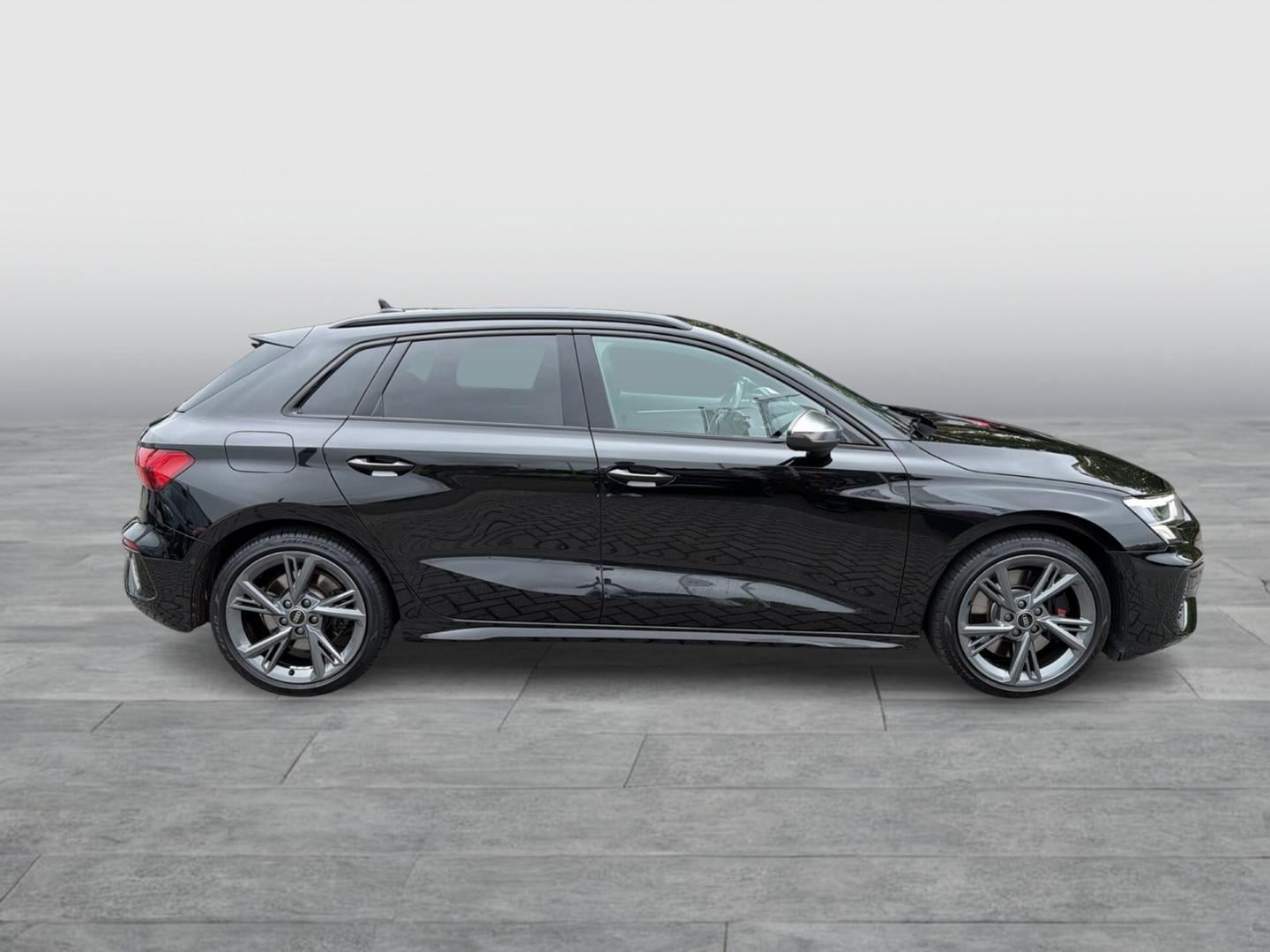 Bild über Audi S3 Sportback TFSI quattro S tronic - für weitere Informationen kontaktieren Sie den Audi Partner