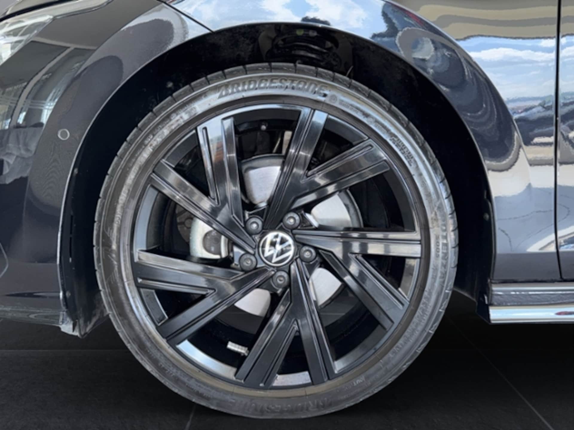 Volkswagen Golf R-Line