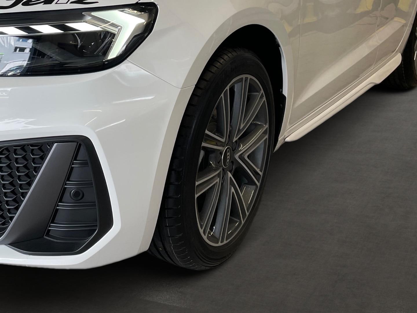 Bild über Audi A1 Sportback S line 30 TFSI S tronic - für weitere Informationen kontaktieren Sie den Audi Partner