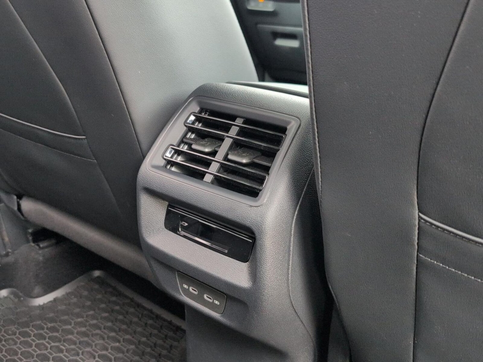 Volkswagen Tiguan – Bild 17