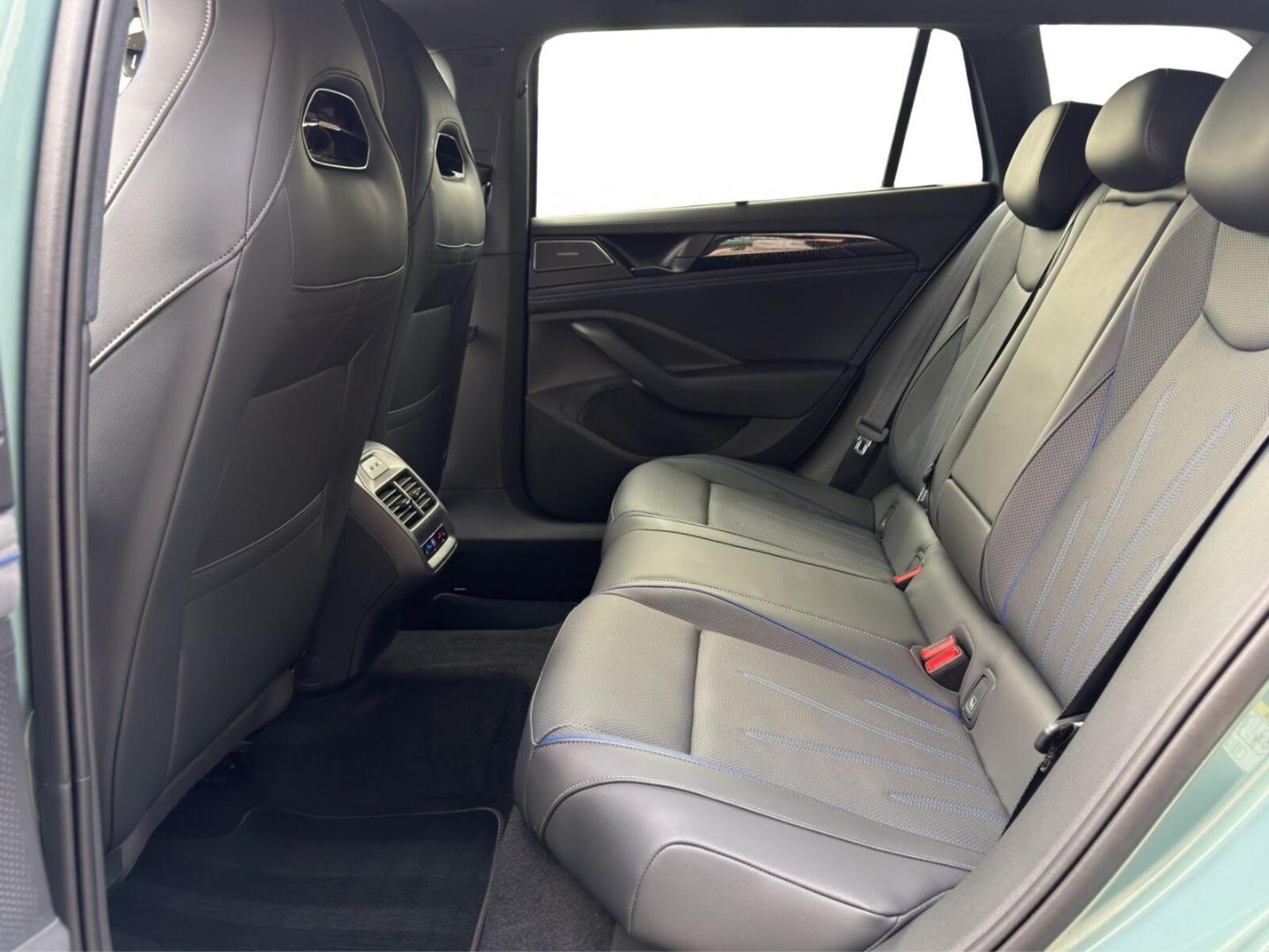 Volkswagen Passat – Bild 17