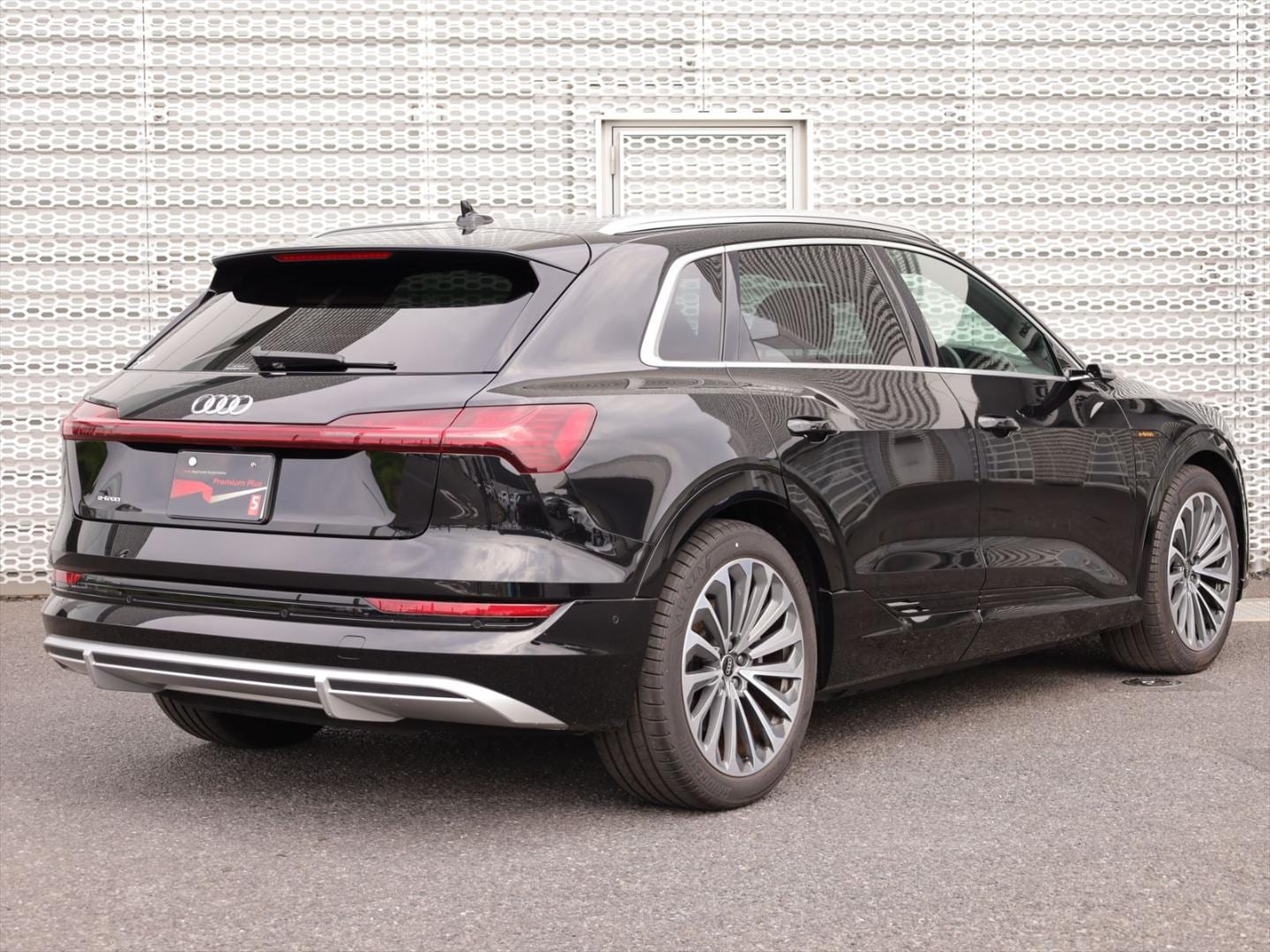 Audi e-tron 50 quattro S line 230,00 kW for more details contact your dealer