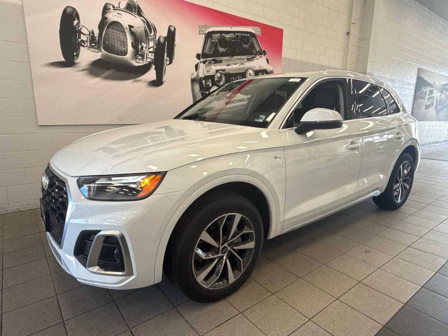 2023 Audi Q5 45 Premium's photo
