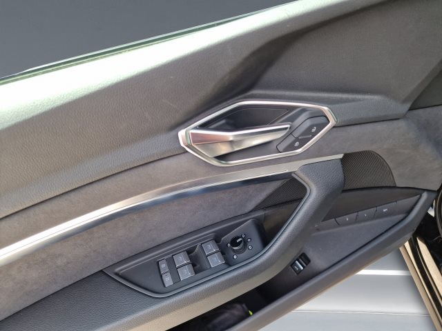 Image about Audi Q8 e-tron S line 50 e-tron quattro