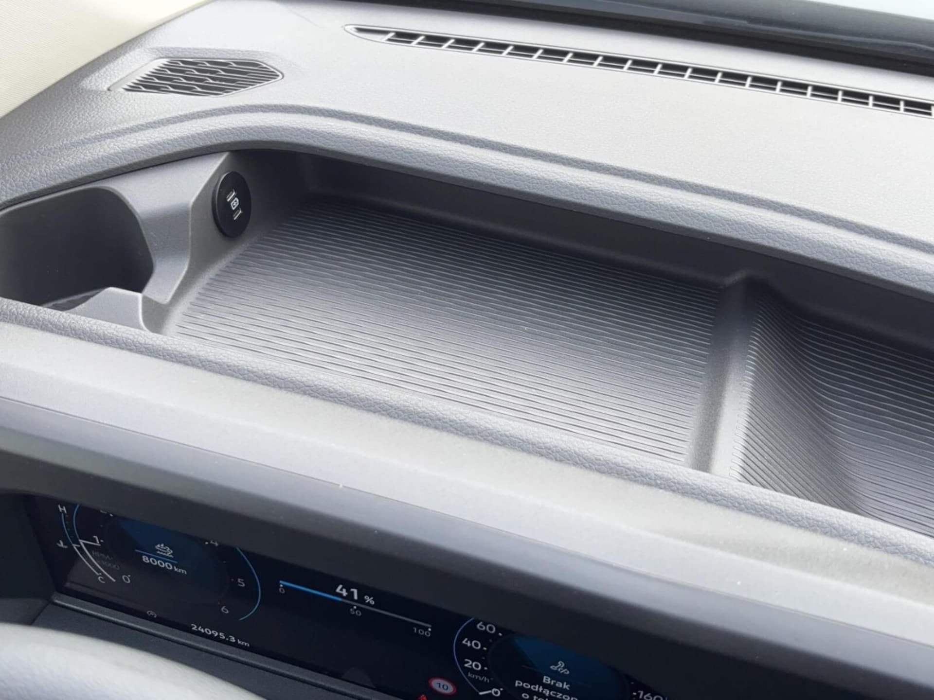 Volkswagen Transporter Furgon długi rozstaw osi