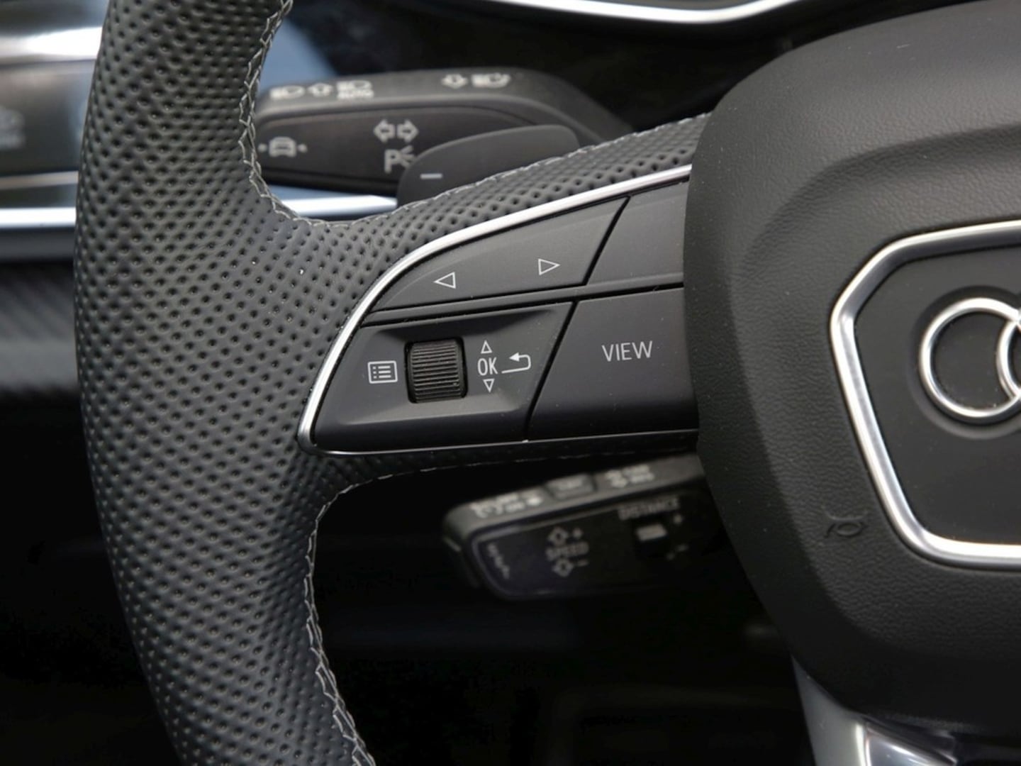 Bild über Audi SQ8 SUV TFSI quattro tiptronic - für weitere Informationen kontaktieren Sie den Audi Partner
