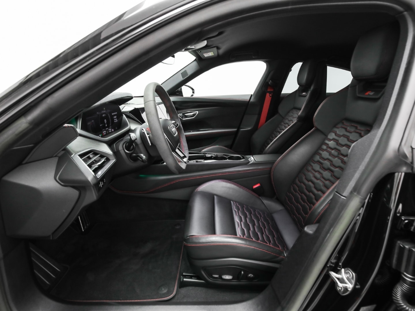 Bild über Audi RS e-tron GT e-tron quattro - für weitere Informationen kontaktieren Sie den Audi Partner