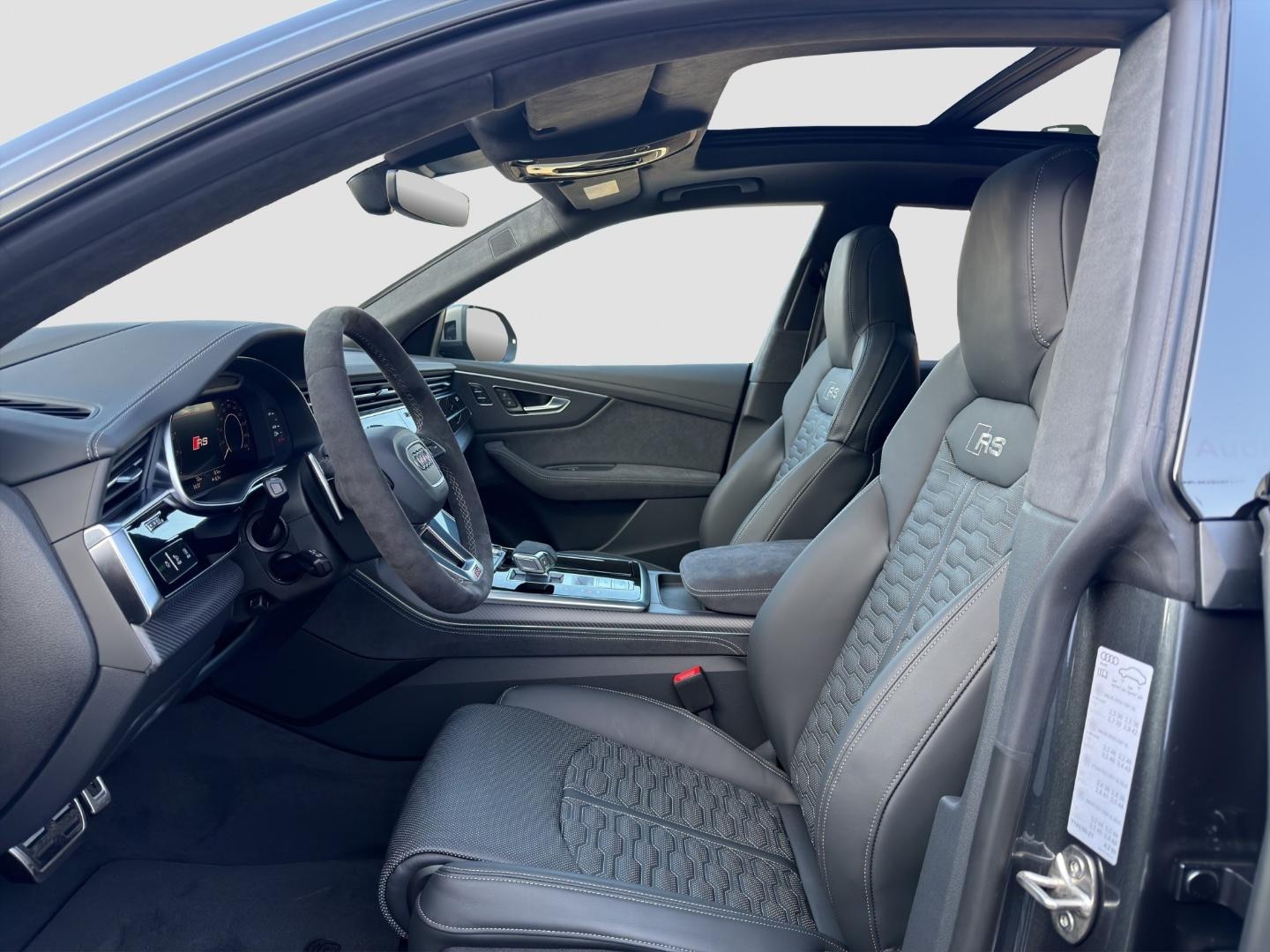 Bild über Audi RS Q8 SUV TFSI quattro 471 kW tiptronic - für weitere Informationen kontaktieren Sie den Audi Partner