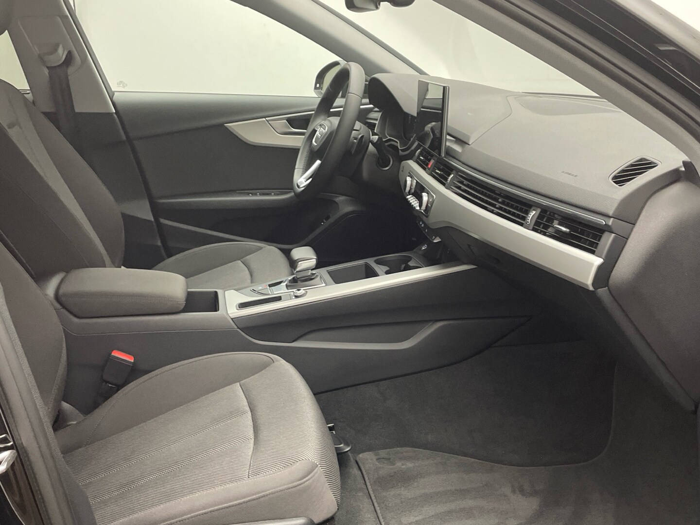 Image about Audi A4 Avant S line 35 TFSI S tronic