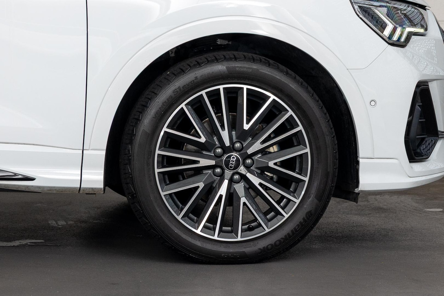 Image about Audi Q3 35 TFSI S line edition