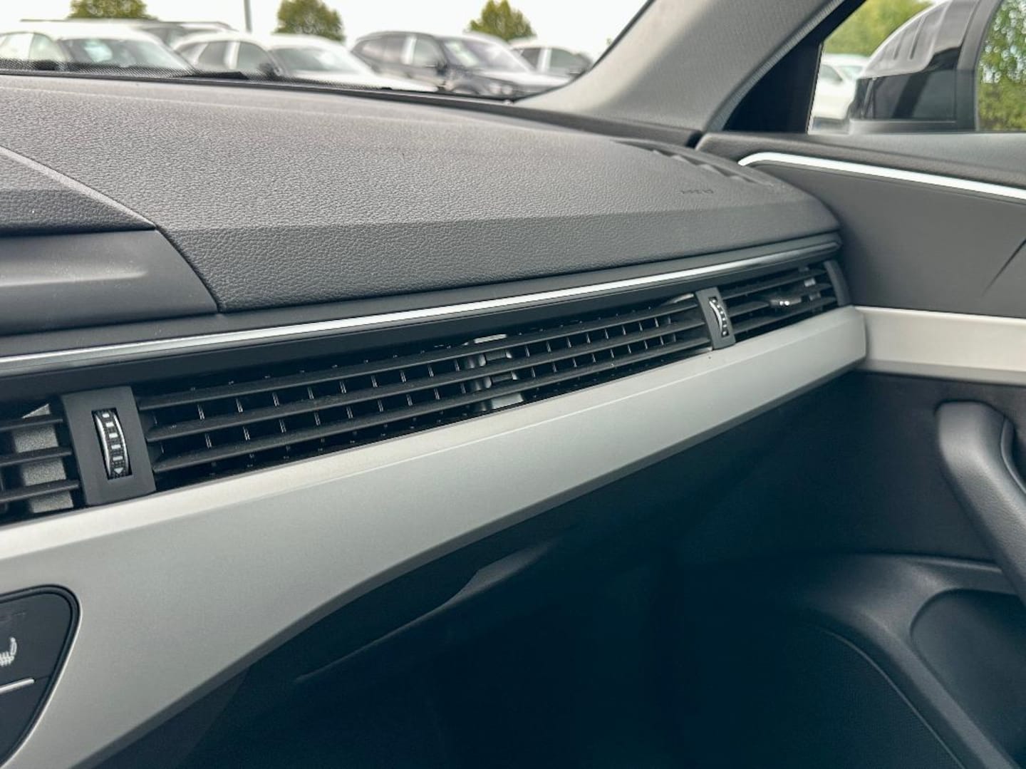 Bild über Audi A4 Avant advanced 35 TFSI S tronic - für weitere Informationen kontaktieren Sie den Audi Partner