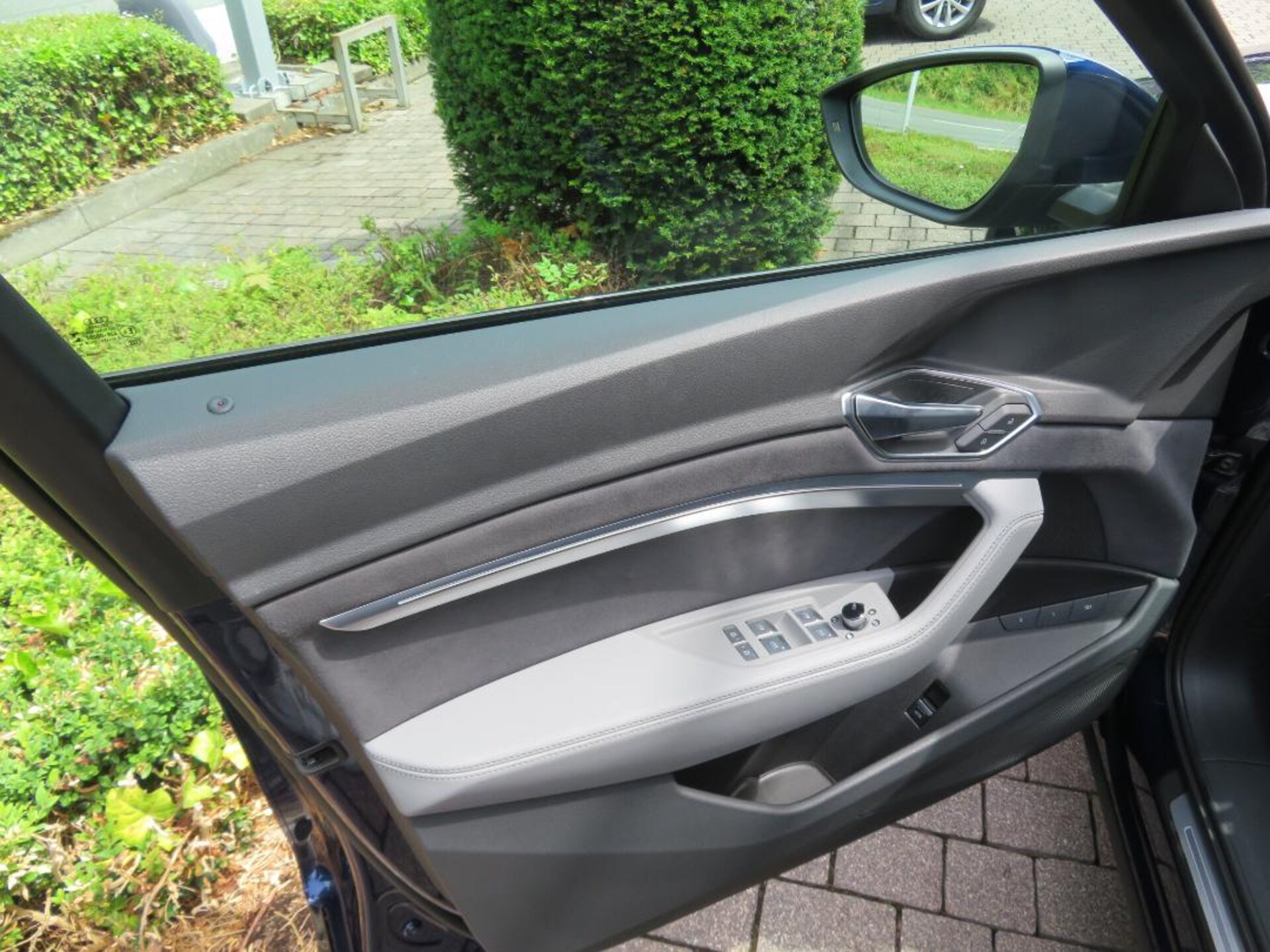 Audi e-tron S line