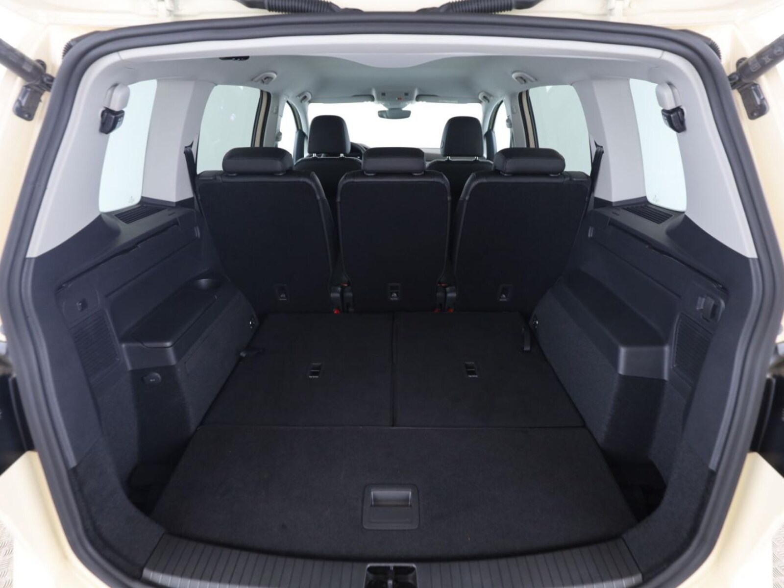 Volkswagen Touran – Bild 11