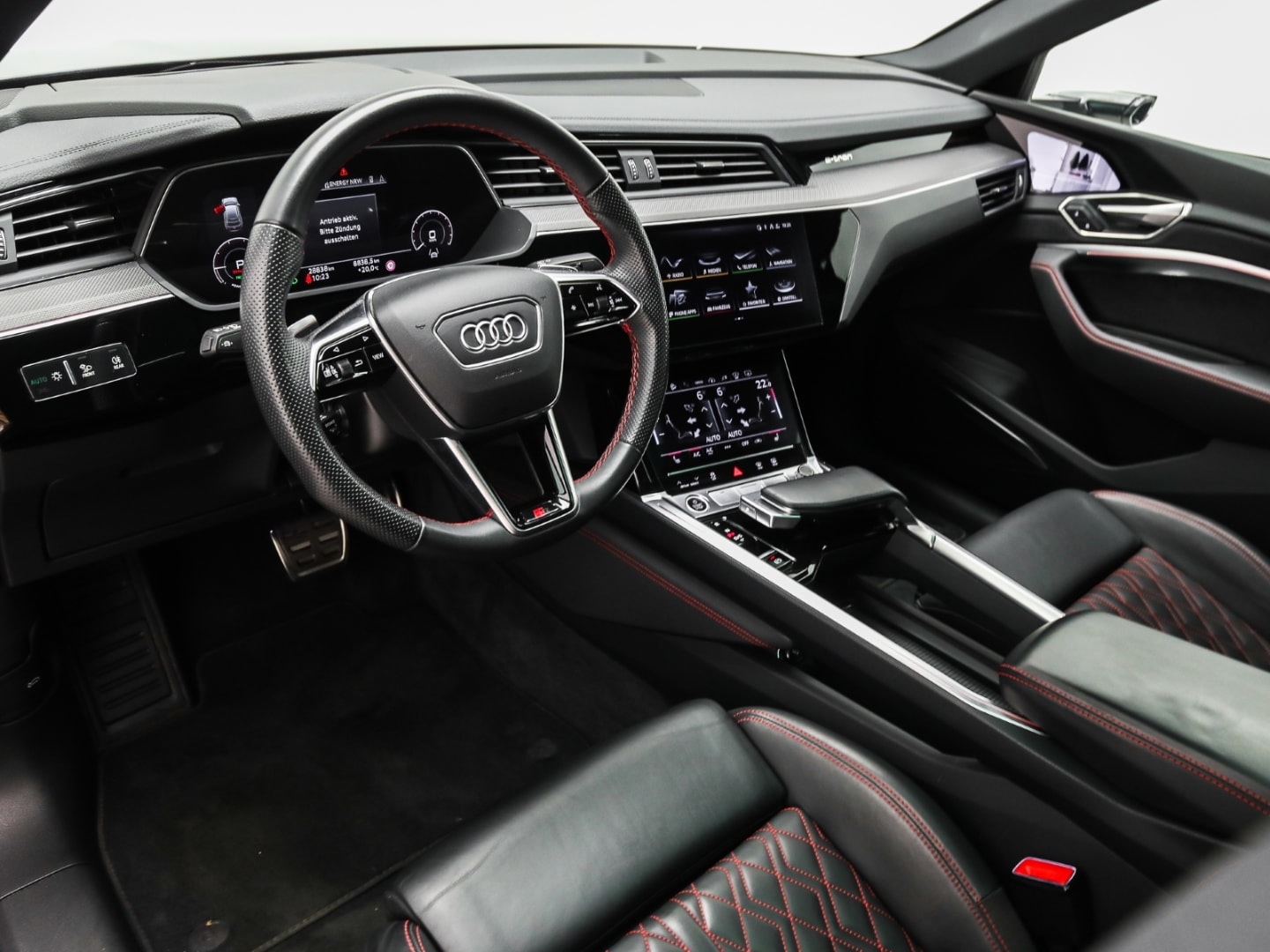 Bild über Audi Q8 Sportback e-tron S line 55 e-tron quattro - für weitere Informationen kontaktieren Sie den Audi Partner
