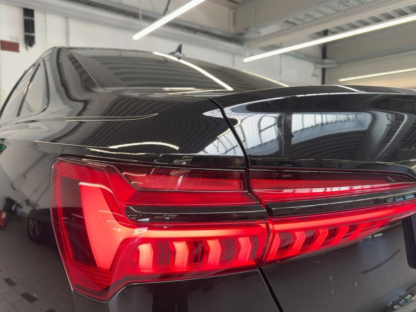 Bild über Audi A6 Limousine S line 45 TFSI quattro S tronic - für weitere Informationen kontaktieren Sie den Audi Partner