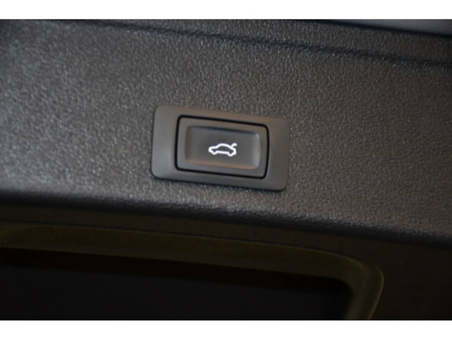 Bild über Audi A4 Avant 30 TDI S tronic - für weitere Informationen kontaktieren Sie den Audi Partner