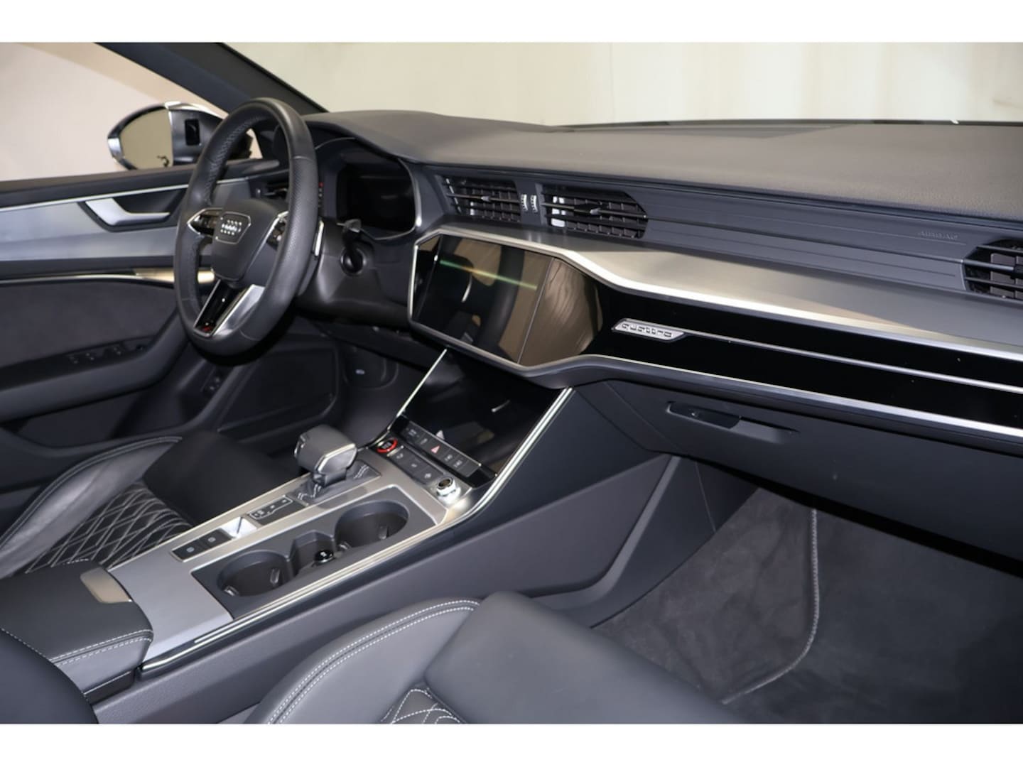 Bild über Audi S6 Avant TDI quattro tiptronic - für weitere Informationen kontaktieren Sie den Audi Partner