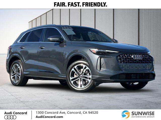 2025 Audi Q5 40 Premium Plus's photo