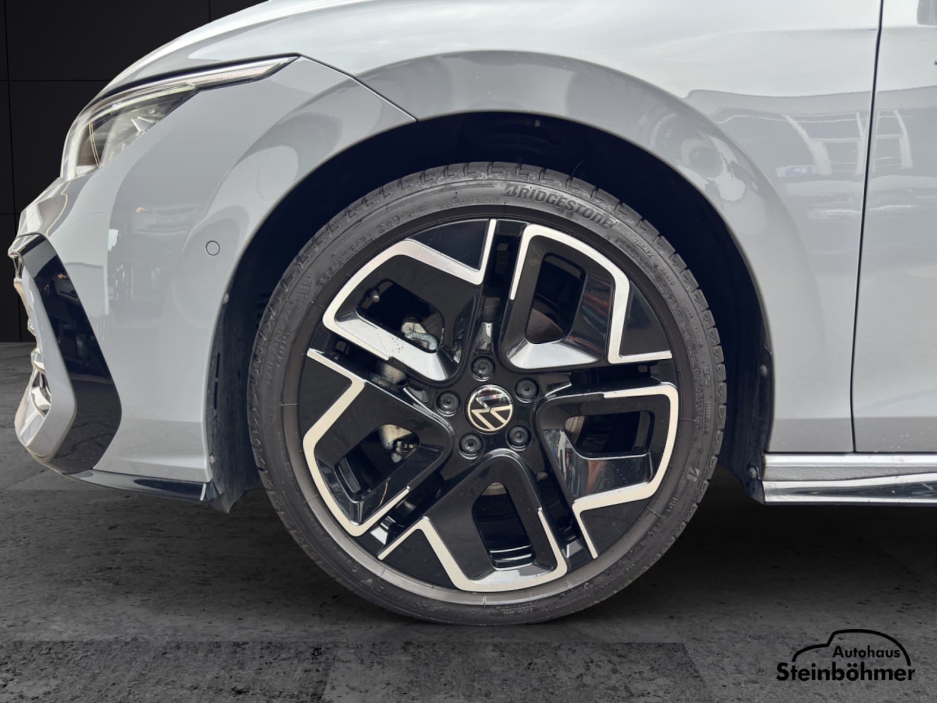 Volkswagen Golf R-Line