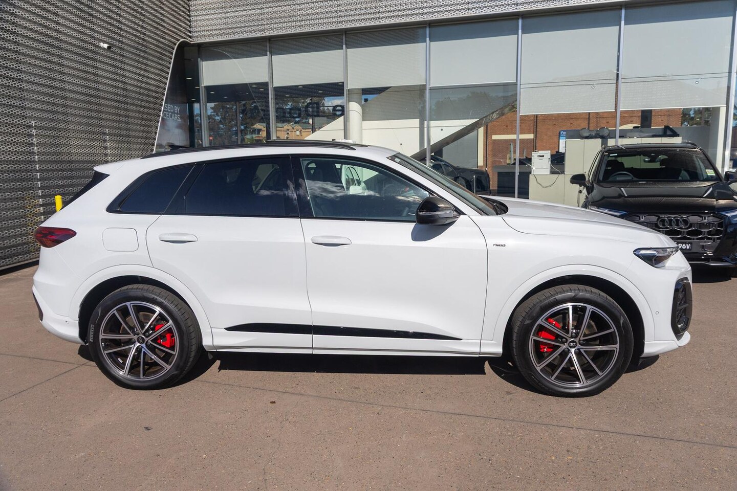 Image about Audi Q5 SUV e-hybrid quattro S tronic