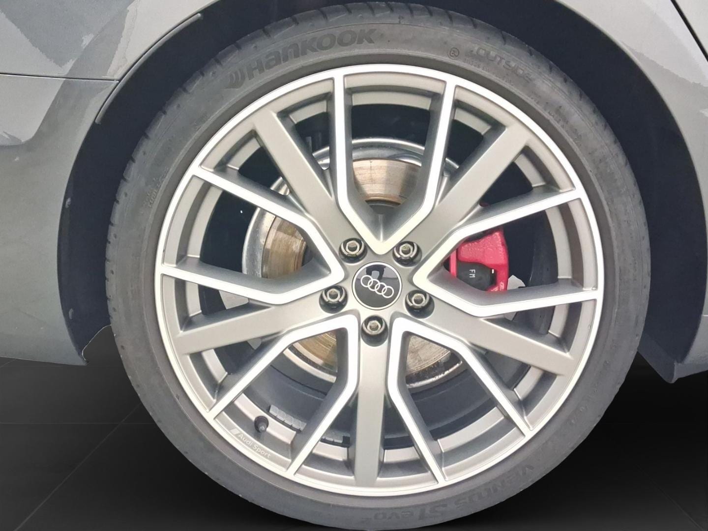 Bild über Audi A4 Avant S line 40 TFSI quattro S tronic - für weitere Informationen kontaktieren Sie den Audi Partner