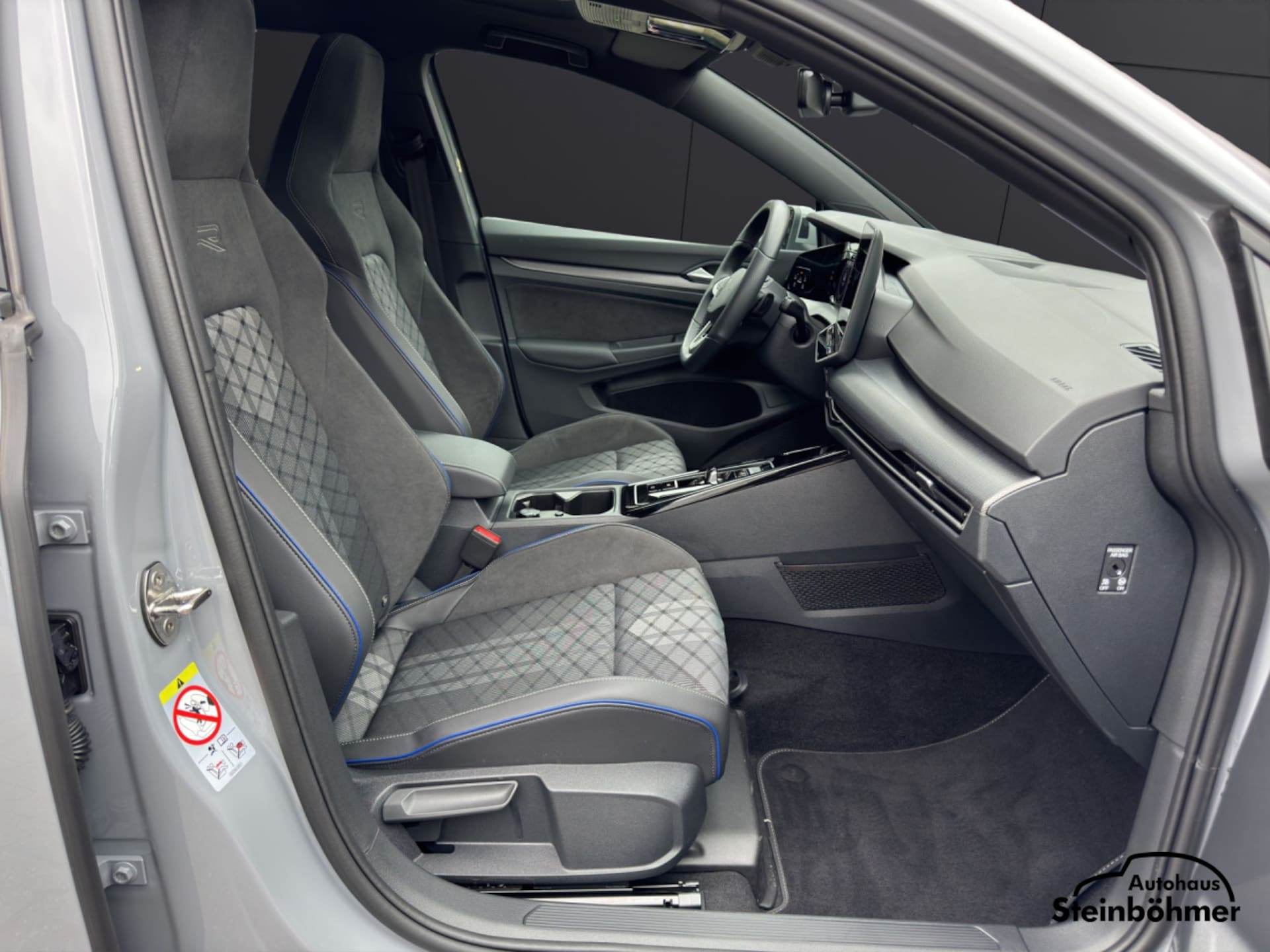 Volkswagen Golf R-Line