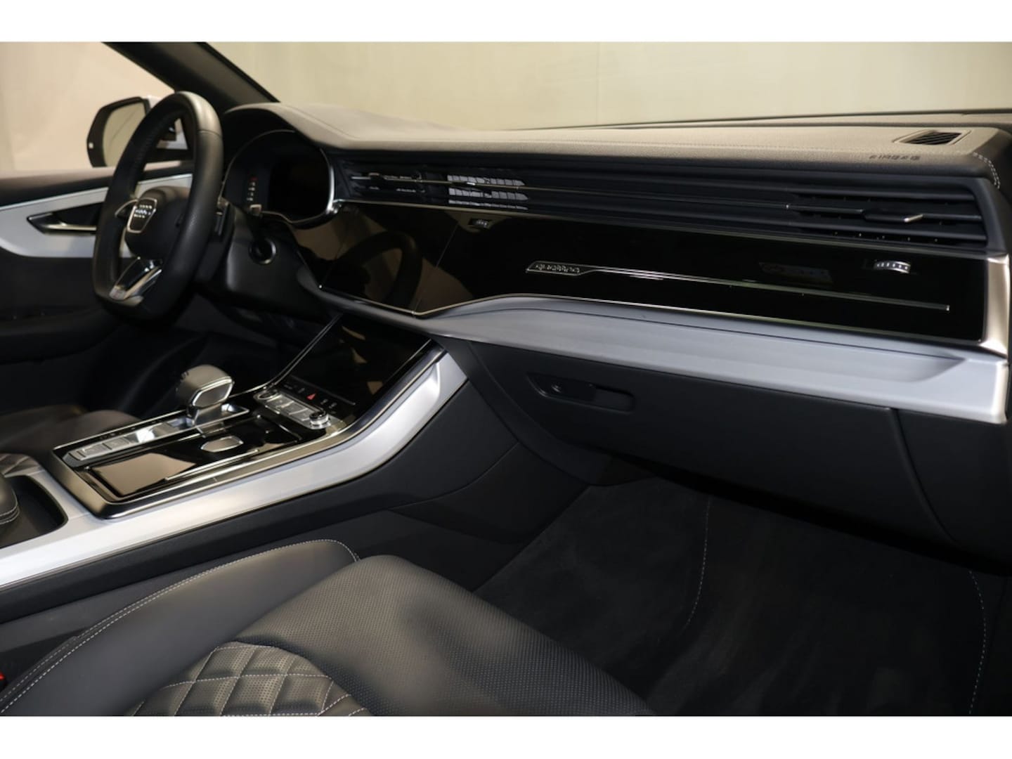 Bild über Audi Q8 55 TFSI quattro tiptronic - für weitere Informationen kontaktieren Sie den Audi Partner