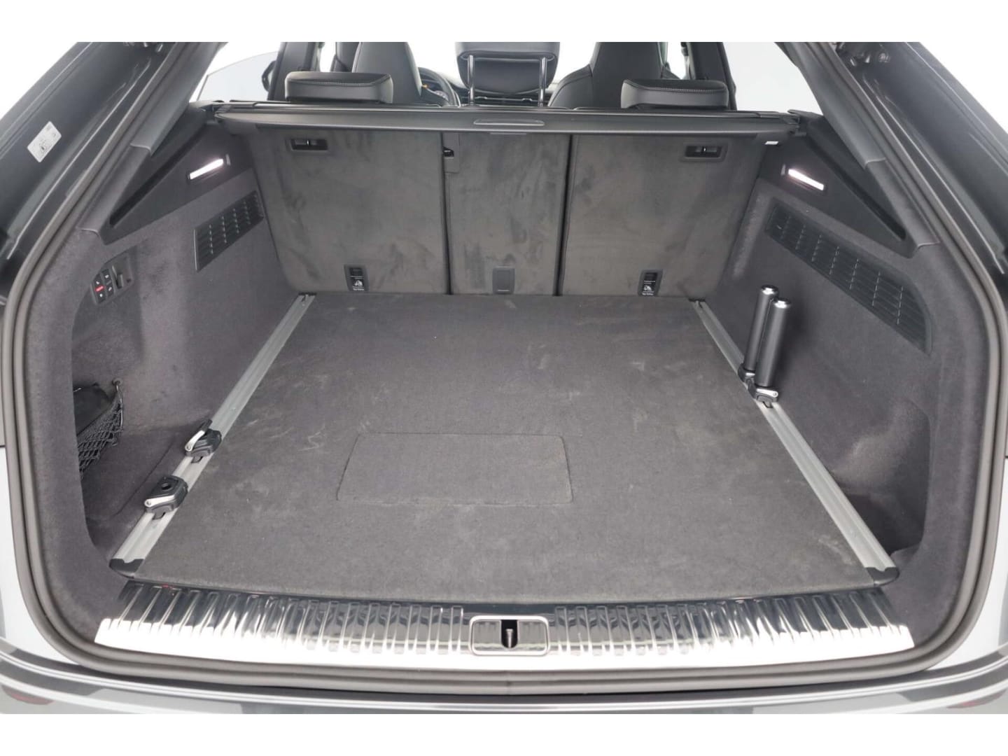 Bild über Audi Q8 SUV TFSI e S line business TFSI e quattro 360 kW tiptronic - für weitere Informationen kontaktieren Sie den Audi Partner