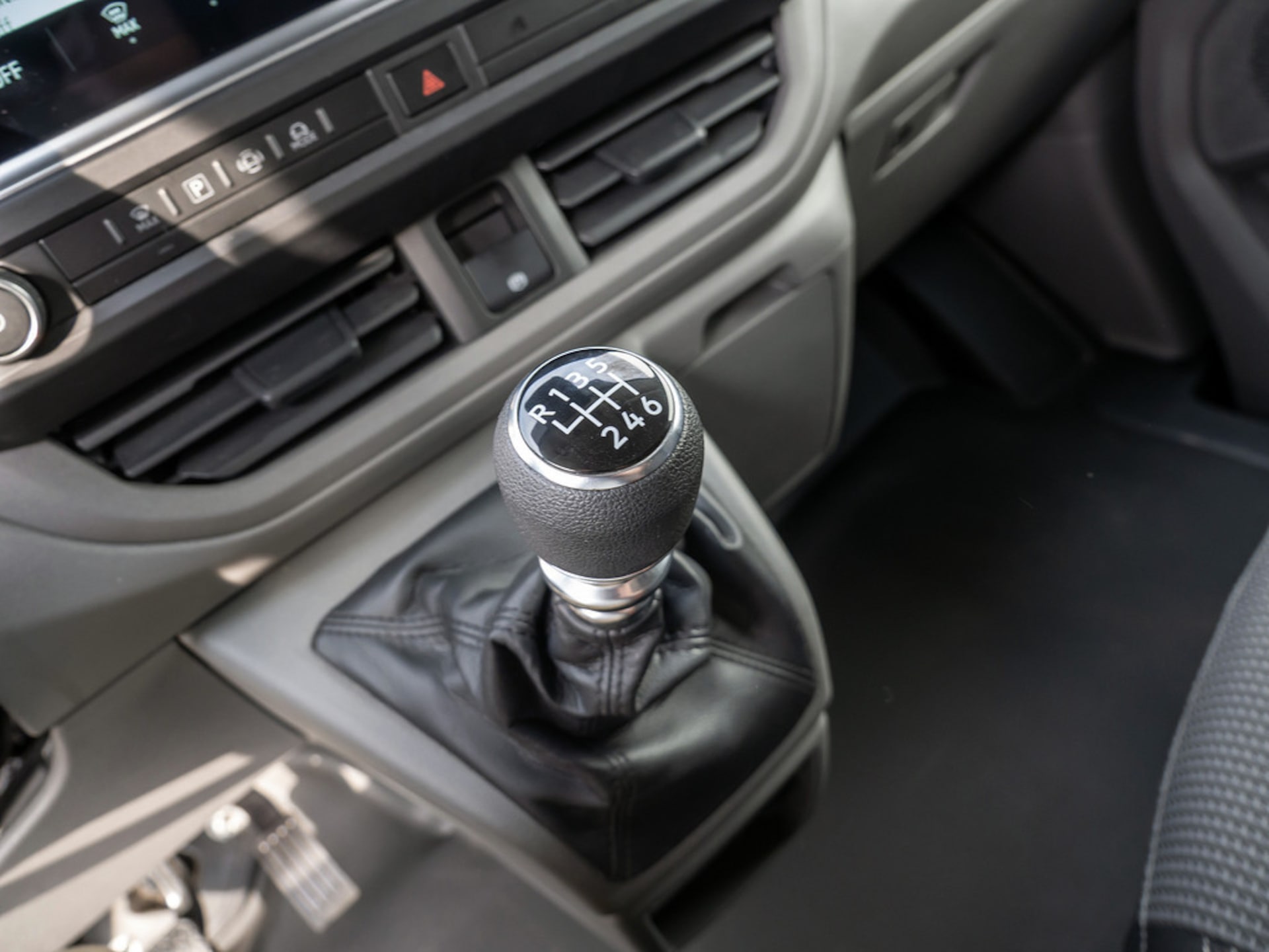 Volkswagen Transporter Kasten langer Radstand