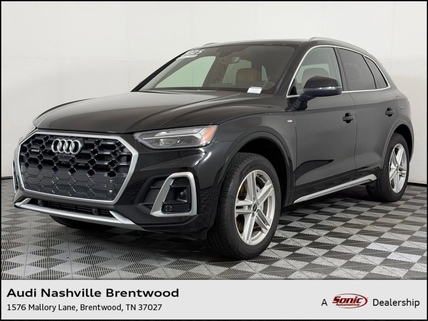 2025 Audi Q5 55 e Premium Plus's photo