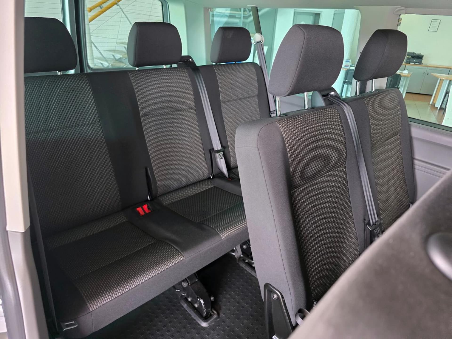Volkswagen Caravelle 6.1 długi roztaw osi S
