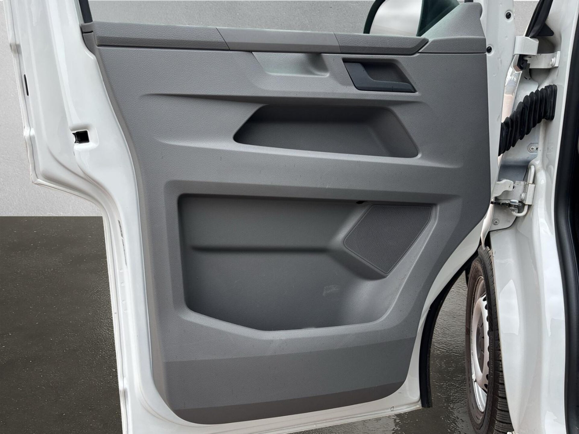 Volkswagen T6.1 Transporter Kombi langer Radstand