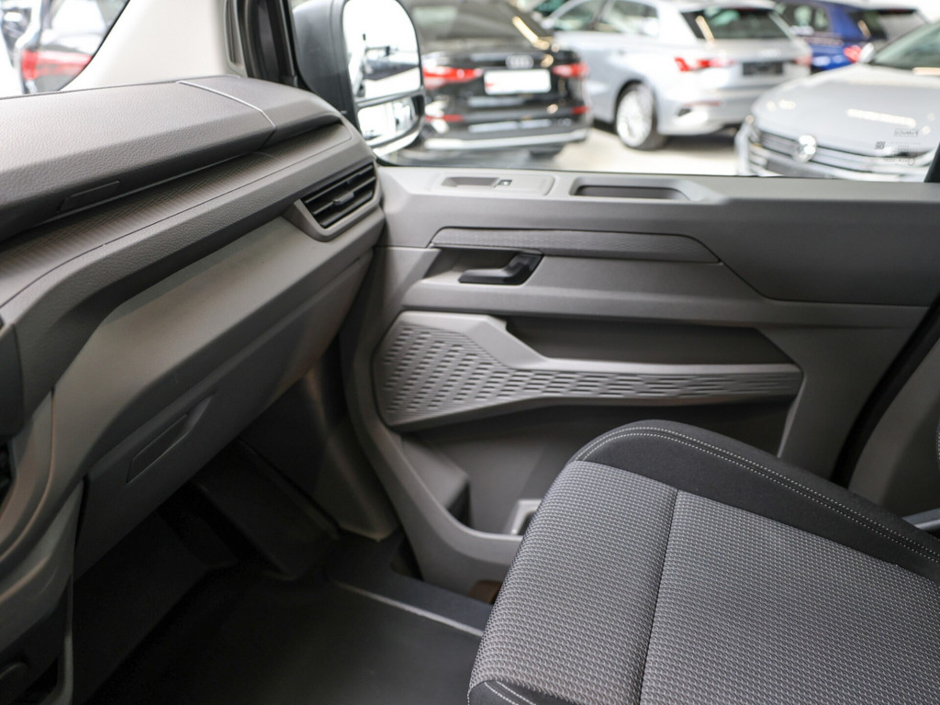 Volkswagen Caravelle langer Radstand Basis-Modell