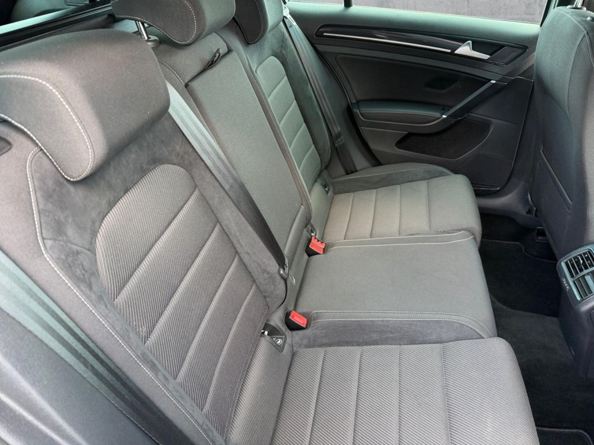 Volkswagen Golf Variant R