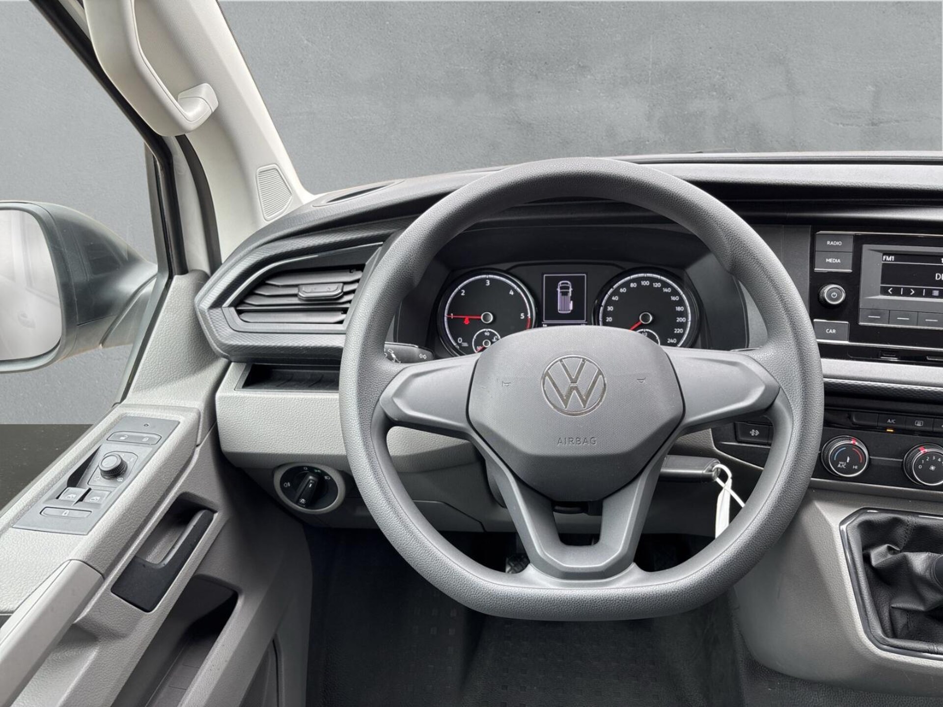 Volkswagen T6.1 Transporter Kombi langer Radstand