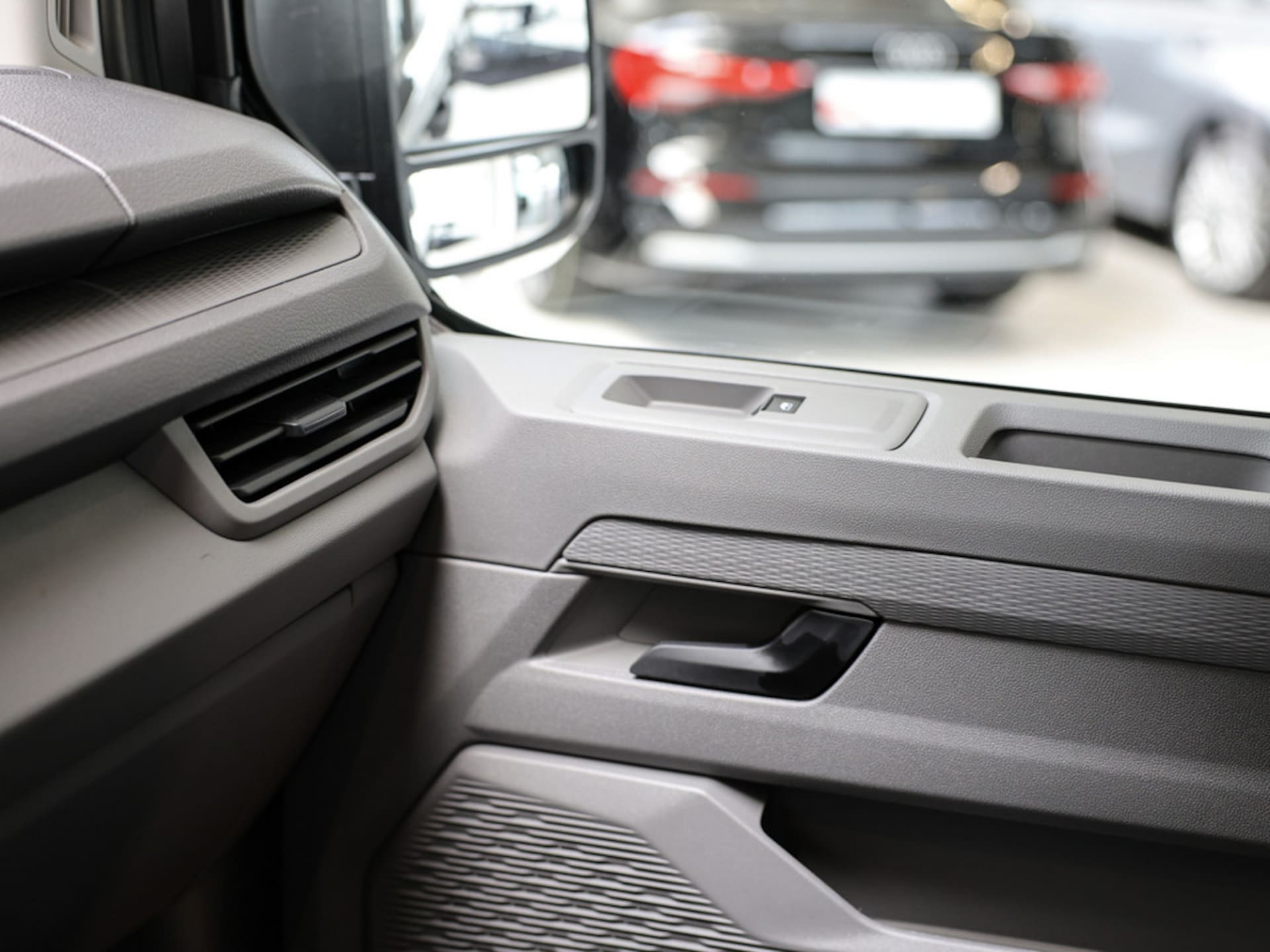 Volkswagen Caravelle langer Radstand Basis-Modell