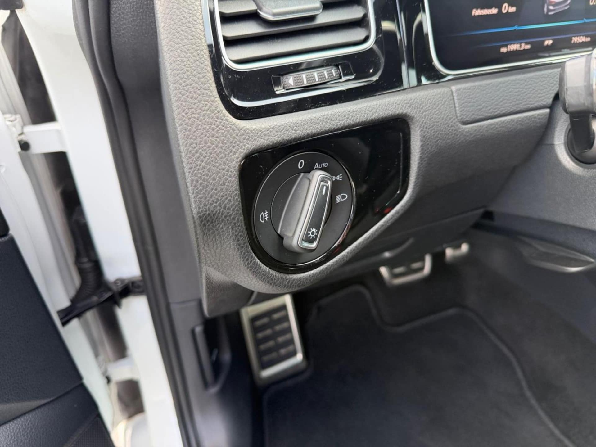 Volkswagen Golf Variant R