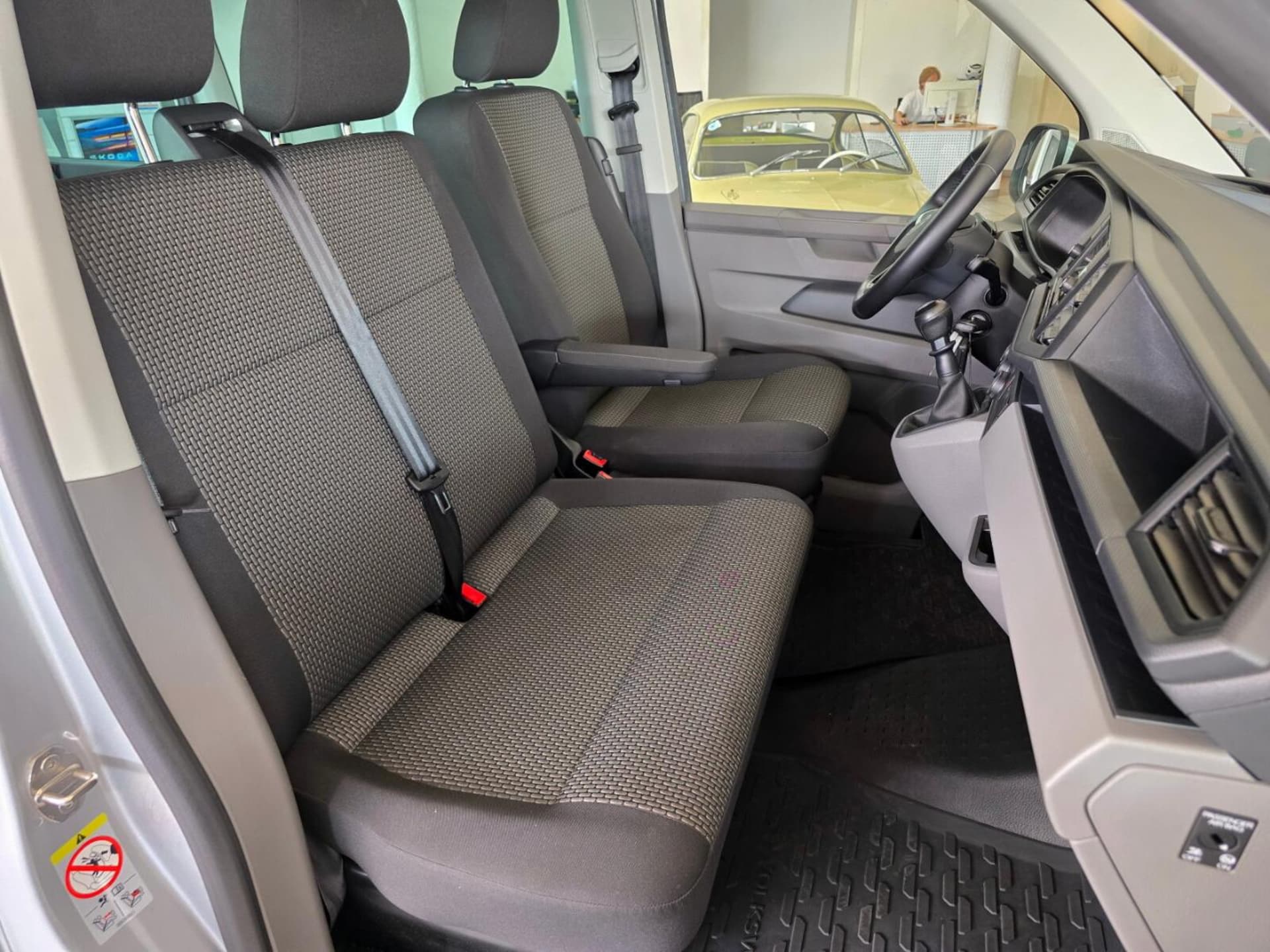 Volkswagen Caravelle 6.1 długi roztaw osi S