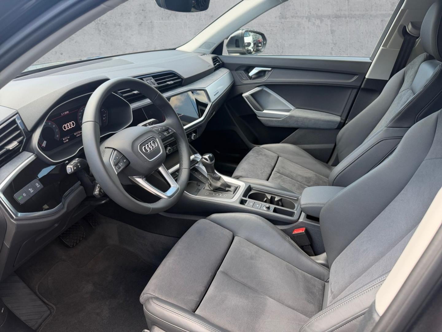 Bild über Audi Q3 TFSI quattro 180 kW S tronic - für weitere Informationen kontaktieren Sie den Audi Partner
