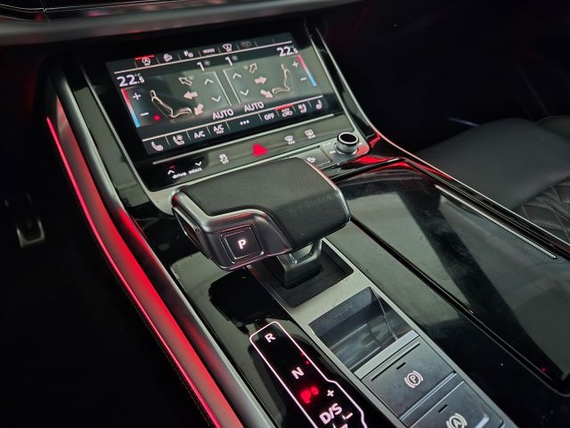 Audi Q8 55 TFSI quattro Premium 250 340 kW hp tiptronic 10