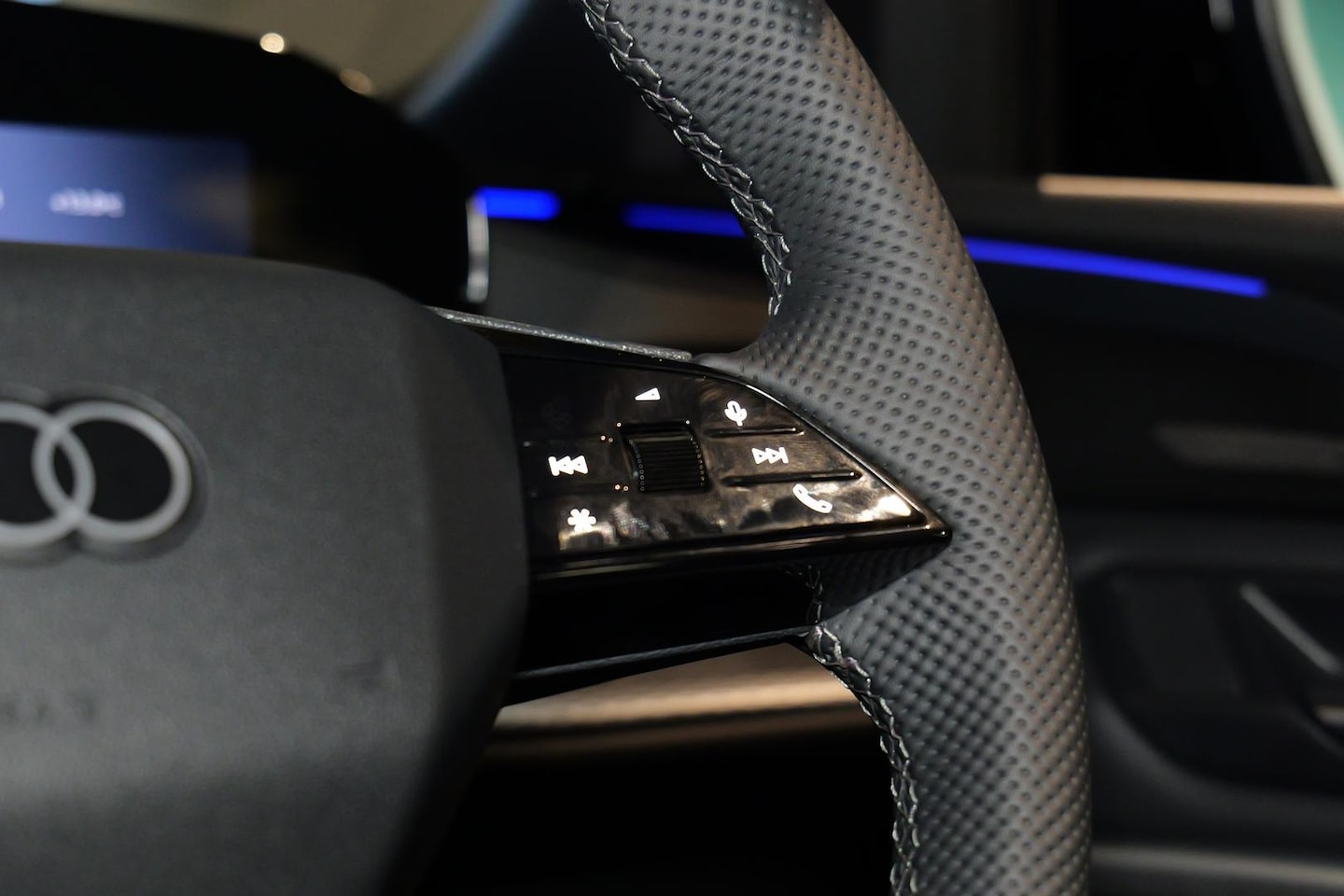 Image about Audi Q5 SUV e-hybrid quattro S tronic