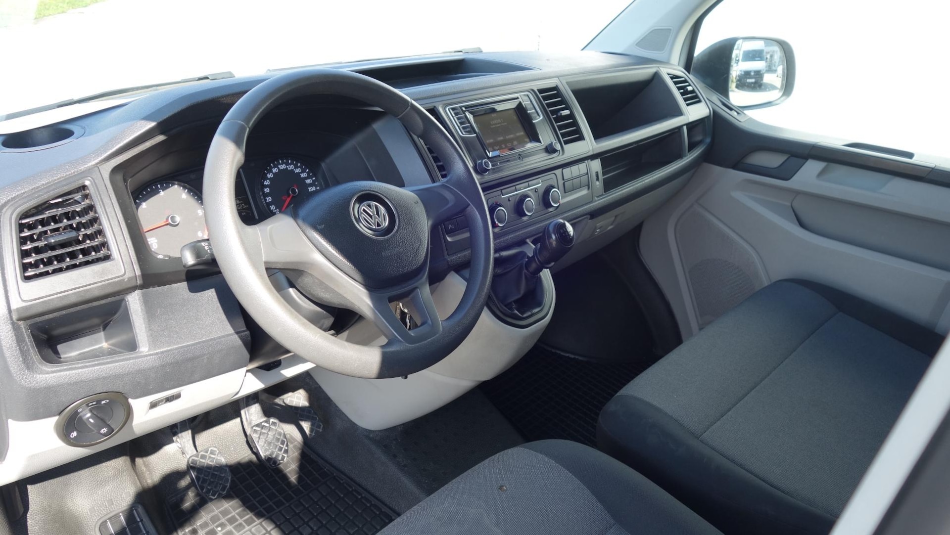 Volkswagen T6 Transporter Kasten kurzer Radstand