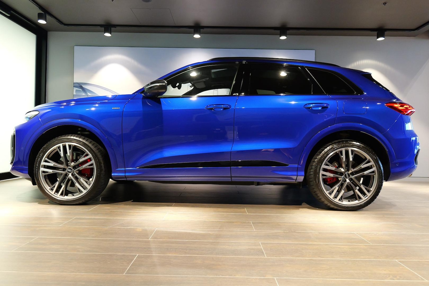 Image about Audi Q5 SUV e-hybrid quattro S tronic