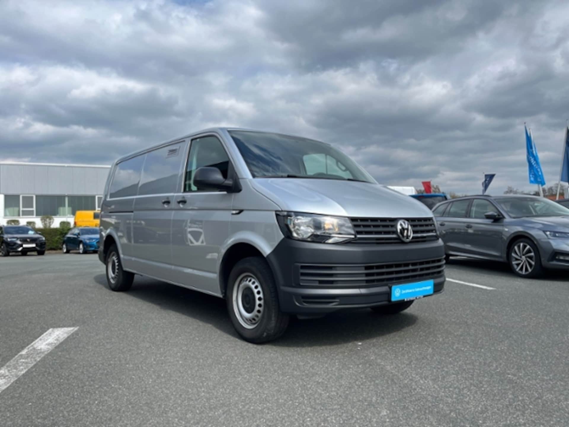 Volkswagen T6 Transporter Kasten langer Radstand