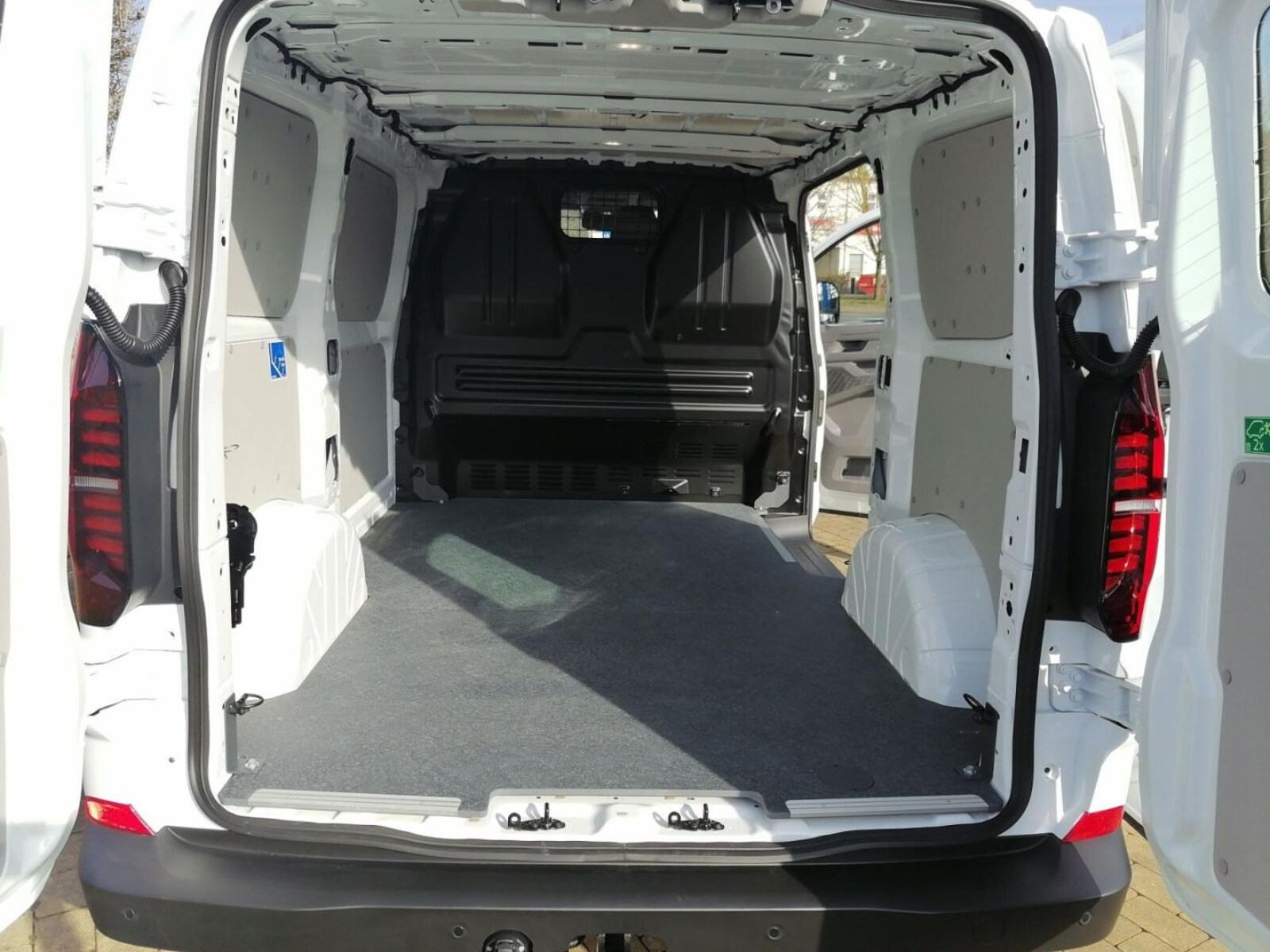 Volkswagen Transporter Kasten kurzer Radstand – Bild 18