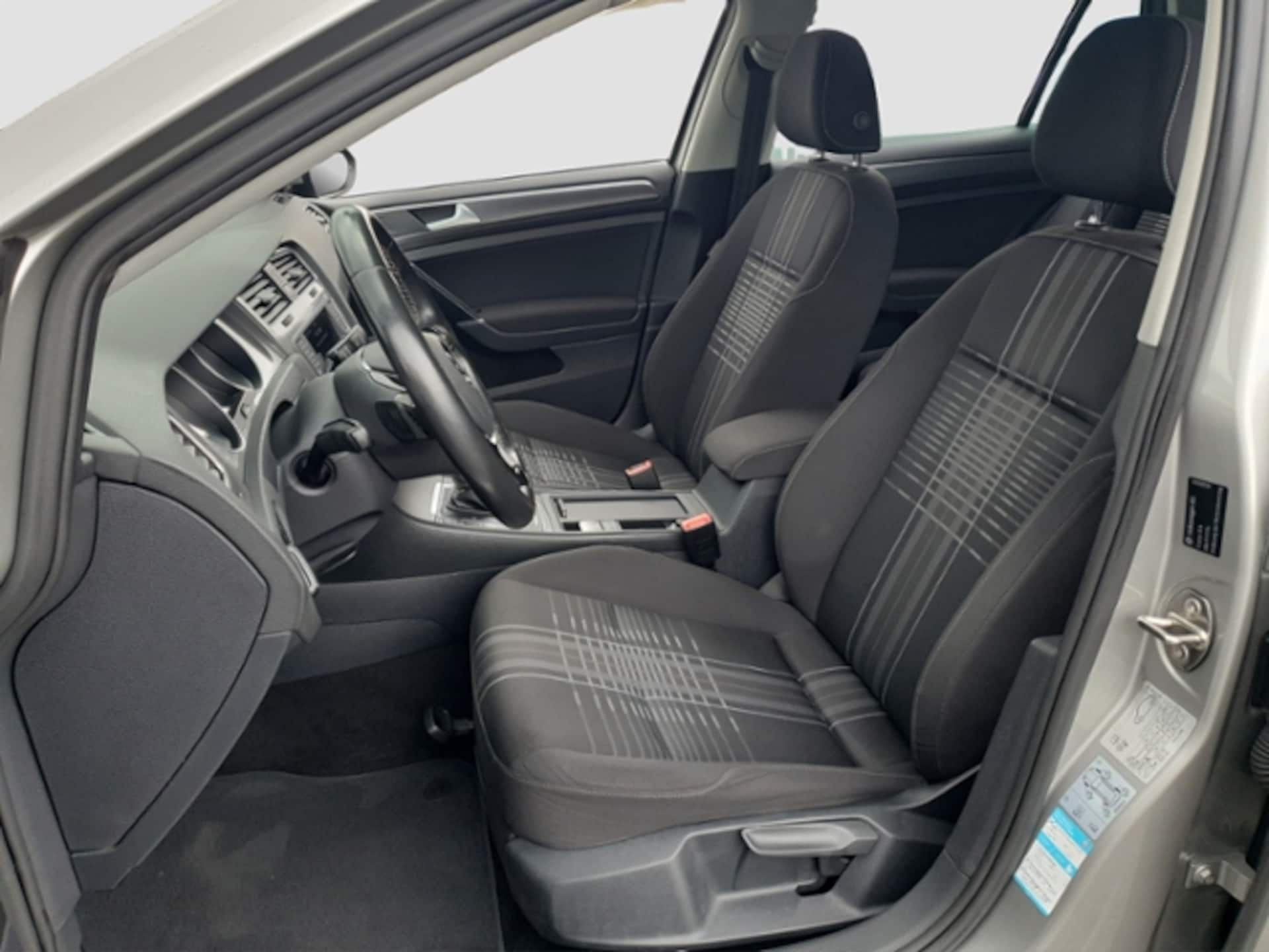 Volkswagen Golf LOUNGE